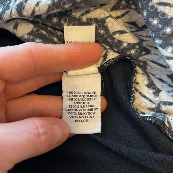 Diane Von Furstenberg DvF Angela Silk Top Panther Lace Black Women's Sz 2 Animal - Picture 11 of 12